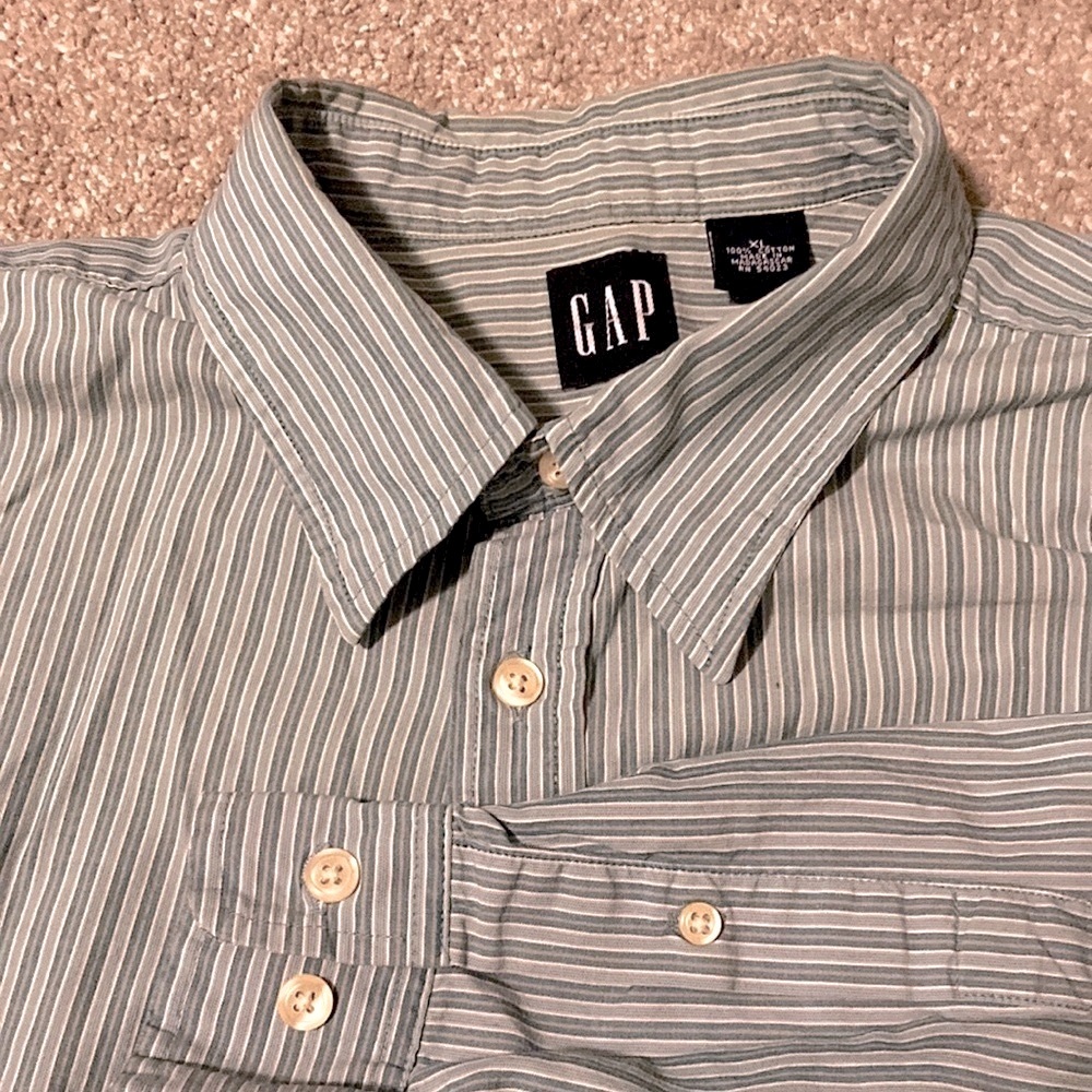 Men’s Gap 100% cotton long sleeve shirt with stripes of blues, white and gold.